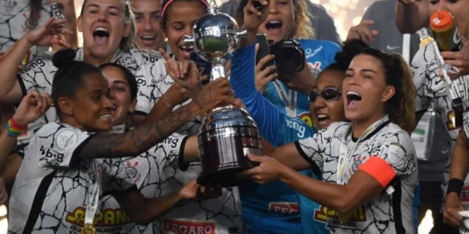 Premiação de título feminino do Corinthians na Libertadores é 177 vezes menor do campeão masculino