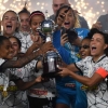 Premiação de título feminino do Corinthians na Libertadores é 177 vezes menor do que masculino