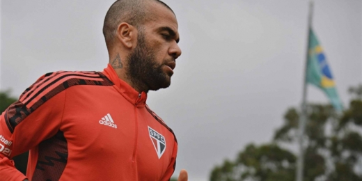 Preparador da Seleção fala sobre lesão de Dani Alves: 'Pode jogar na próxima semana'
