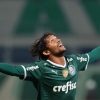 Primeiro hat-trick, possível renovação e posição de preferência: Scarpa se destaca no Palmeiras