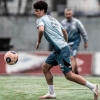 Promessa do Santos supera drama pessoal e volta aos treinos no clube