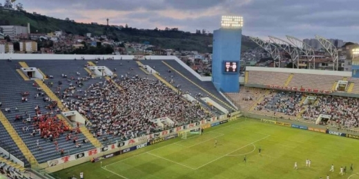 Provocação, invasão e apoio: o clima da Arena Barueri na semifinal da Copinha entre São Paulo e Palmeiras