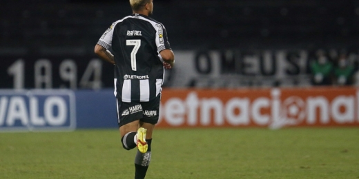 Rafael exalta felicidade com estreia no Botafogo: 'Parecia uma criança'