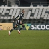 Rafael Navarro, do Botafogo, chega a 20 participações de gols na Série B e encosta na artilharia