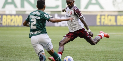 Ramon revela conselhos de Filipe Luís e Renê para evolução defensiva no Flamengo: 'Sempre me ajudando'