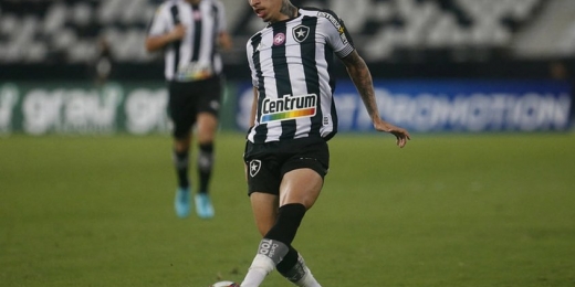 Recuperação relâmpago: Hugo tem retorno um mês antes do esperado e é relacionado pelo Botafogo