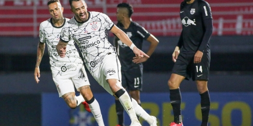 Reforços do Corinthians participaram de dois em cada três gols na série invicta