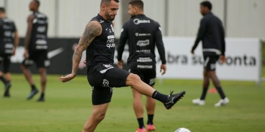Renato Augusto treina em campo, e Corinthians fecha preparação para pegar o Galo; veja provável time