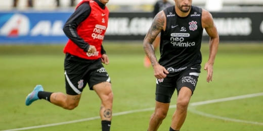 Renato Augusto volta a treinar com bola, mas Willian segue fazendo trabalho interno no Corinthians