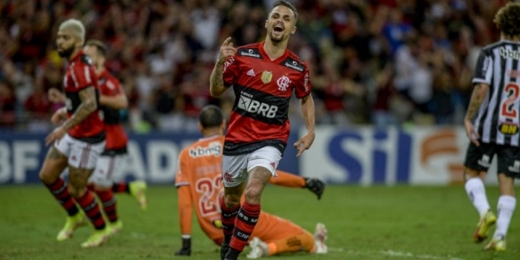 Renato muda estratégia, e Flamengo supera crise para se manter vivo no sonho pelo título do Brasileirão