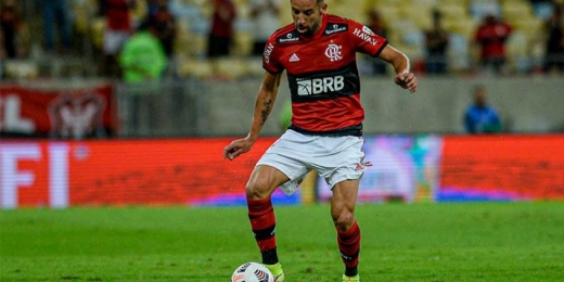 Renato revela que Isla, do Flamengo, sentiu desconforto na perna, mas diz: 'Acredito que não seja problema'