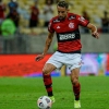 Renato revela que Isla, do Flamengo, sentiu desconforto na perna, mas diz: ‘Acredito que não seja problema’