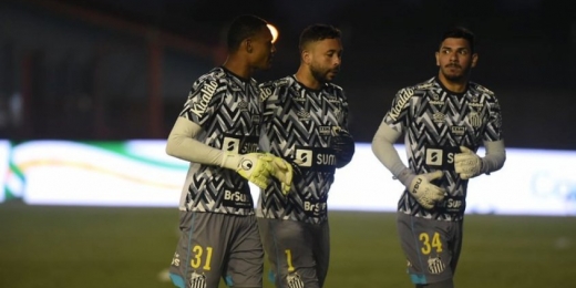 Retrospectiva : temporada dos goleiros do Santos tem disputa entre John e João Paulo
