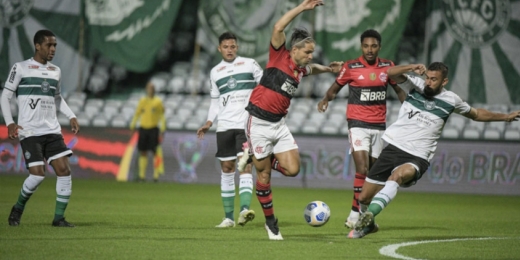 Rodrigo Muniz marca, e Flamengo vence o Coritiba pela Copa do Brasil