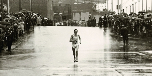 Ron Hill, lenda britânica da maratona, morre aos 82 anos