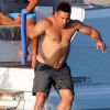 Ronaldo Fenômeno curte passeio de barco com ator global em praia badalada na Espanha