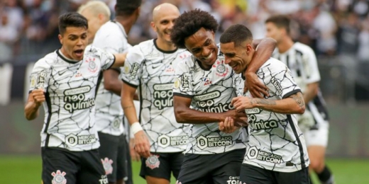 Roni volta a jogar, mas leva terceiro amarelo e já vira desfalque do Corinthians contra o Ceará