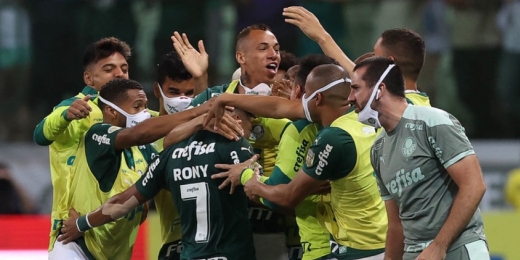 Rony põe Abel como maior treinador do Palmeiras e diz que acredita em sua permanência