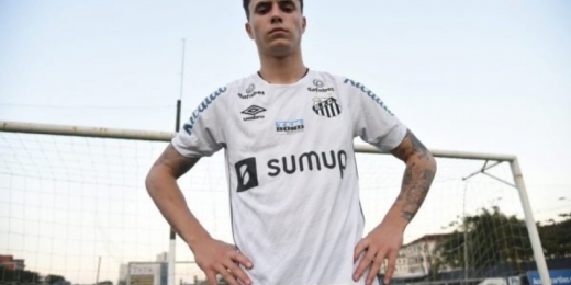 Santos anuncia a contratação do volante Vinícius Zanocelo