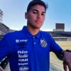 Santos anuncia a renovação de contrato com o lateral Cadu