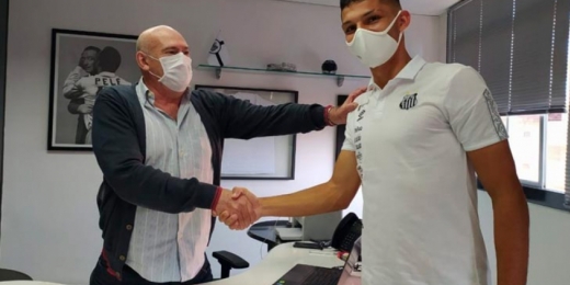 Santos anuncia a renovação de contrato com o zagueiro Jhonnathan