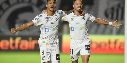 Santos vence o Atlético-MG na Vila e entra no G6 do Brasileirão