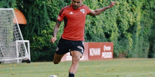 São Paulo responde declaração de Daniel Alves: 'Ninguém é maior que o clube'