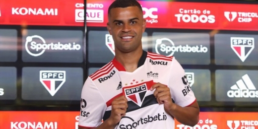 São Paulo roda 24 nomes em três jogos; Alisson ganha destaque na equipe