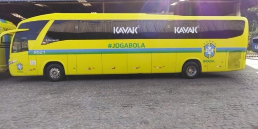 Seleção Brasileira apresenta novo design de ônibus antes do jogo com o Chile