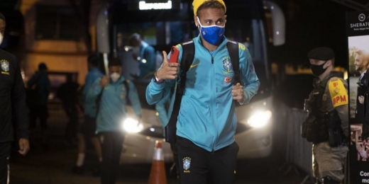 Seleção Brasileira desembarca em Porto Alegre para jogo contra o Equador pelas Eliminatórias