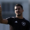 Sem cair nas graças da torcida, Marcinho deixa o Botafogo e clube alivia folha salarial
