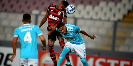 Sem jogar bem, Flamengo estreia com vitória sobre o Sporting Cristal