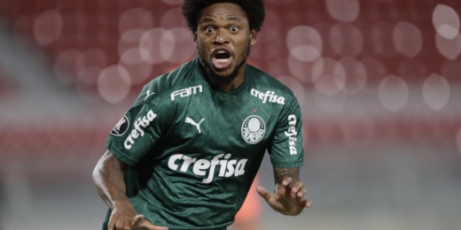 Sem troca com o Inter, Luiz Adriano deve permanecer no Palmeiras