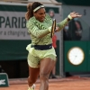 Serena sofre, mas avança e encara surpreendente Collins em Roland Garros