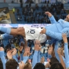 Sergio Agüero se despede do Manchester City em festa do título; confira