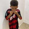Só alegria! Filho de jogador do Altos recebe camisa do Flamengo de Gabigol