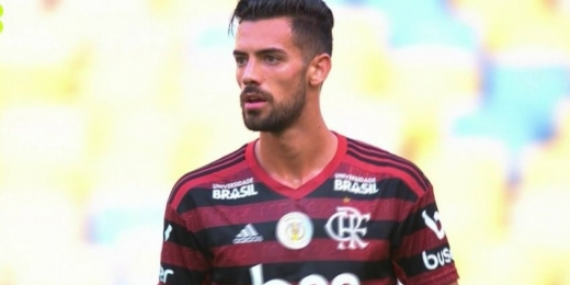 Subaproveitado no Arsenal, Marí tem publicação invadida por torcedores do Flamengo por volta ao clube