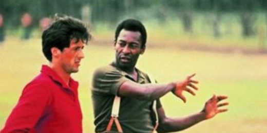 Sylvester Stallone conta quando tentou defender chute de Pelé: 'Quebrou meu dedo e rasgou a rede'