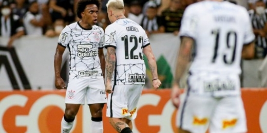 Sylvinho admite desgaste de atletas do Corinthians, mas não quer poupar time e projeta Willian como titular