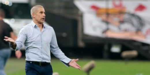 Sylvinho analisa sua primeira vitória em casa pelo Corinthians e explica alterações: 'Estavam exaustos'