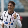 Sylvinho desconversa sobre suposto interesse do Corinthians na volta de Guerrero: ‘É atleta de outro clube’