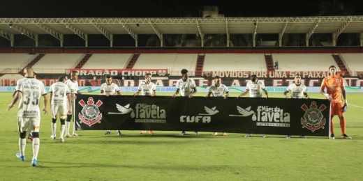 Sylvinho diz que Corinthians 'precisa de algo a mais', mas elogia entrega do grupo nos últimos jogos