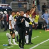 Sylvinho diz que Corinthians merecia ganhar e não crava Paulinho titular: ‘Vai adquirindo forma’