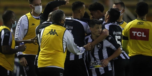 Tabu em campo: Botafogo busca primeira vitória como visitante contra o Londrina em jogos oficiais
