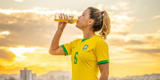 Tamires, lateral do Corinthians e da Seleção, é escolhida embaixadora global de marca de isotônicos
