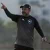 Técnico do Botafogo chama quarto árbitro de ‘despreparado’ e dispara: ‘Vai trabalhar com vôlei’