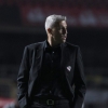 Técnico do São Paulo, Crespo aponta dificuldades do futebol brasileiro e compara a ‘curso de Harvard’