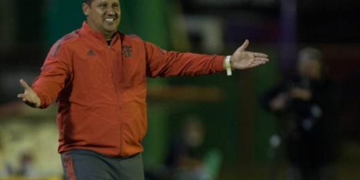 Técnico do sub-17 do Flamengo comemora ano mágico do time e cita o 'divisor de águas'