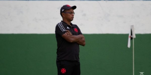 Técnico do time de futebol feminino do Vasco projeta estreia no Carioca: 'Contar com a força do elenco'