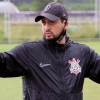 Técnico do time feminino do Corinthians almeja treinar masculino e fala sobre renovação de contrato